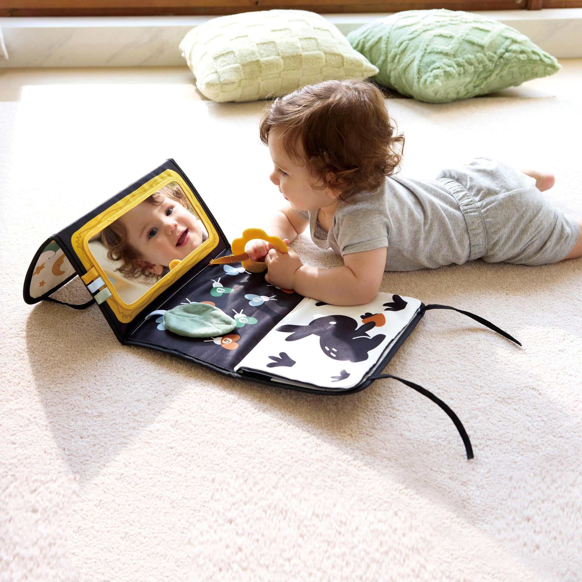 Hape The Met Collection Tree of Life High Contrast Gallery Mat